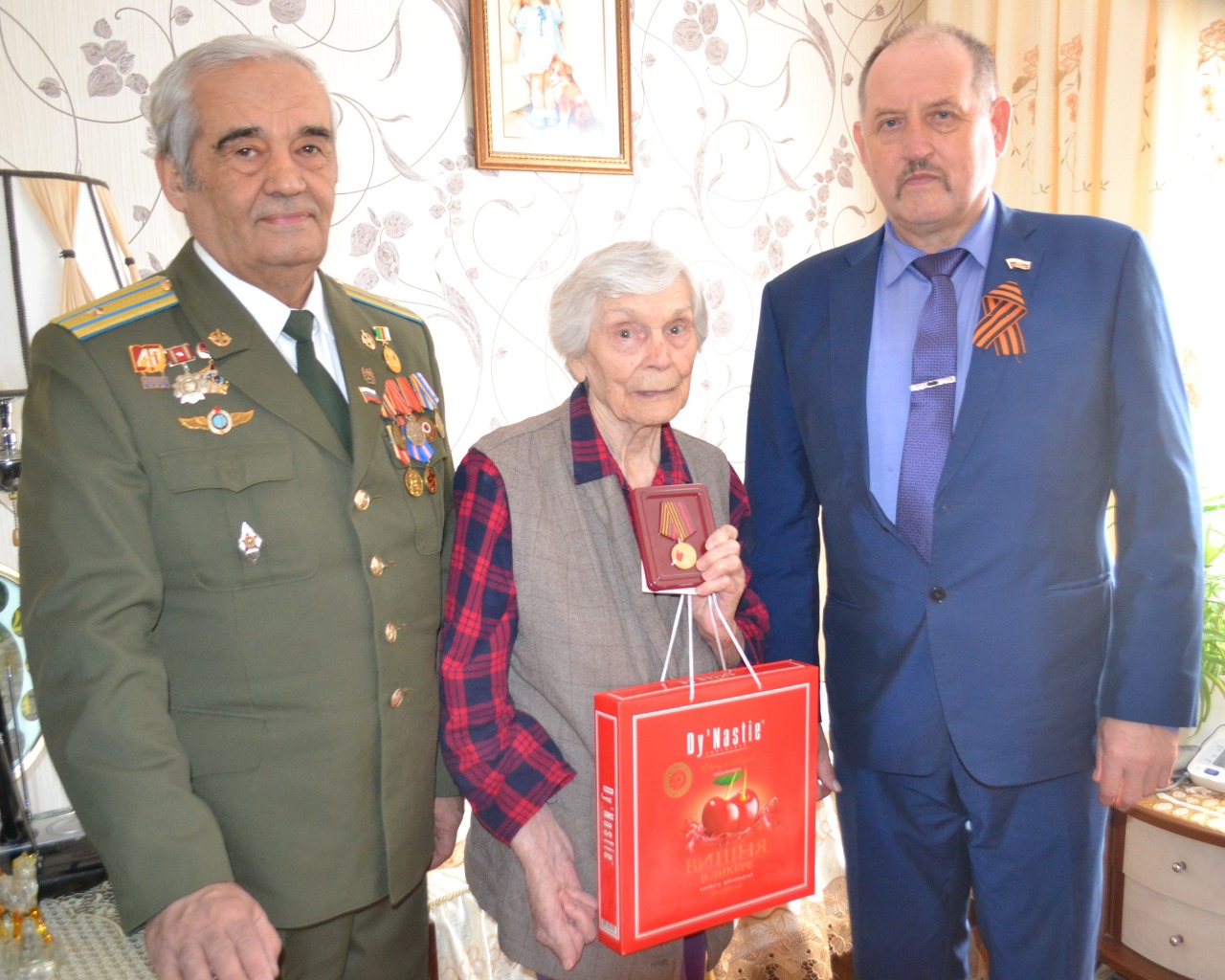 Продолжаем вручать юбилейные медали &quot;80 лет Победы в Великой Отечественной войне 1941-1945гг&quot; .